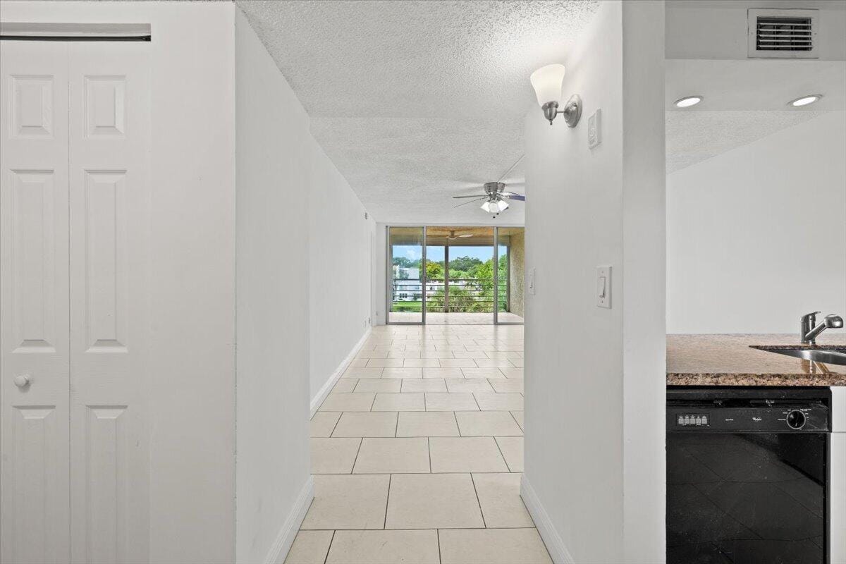 1831 Sabal Palm Drive 403 — photo 4