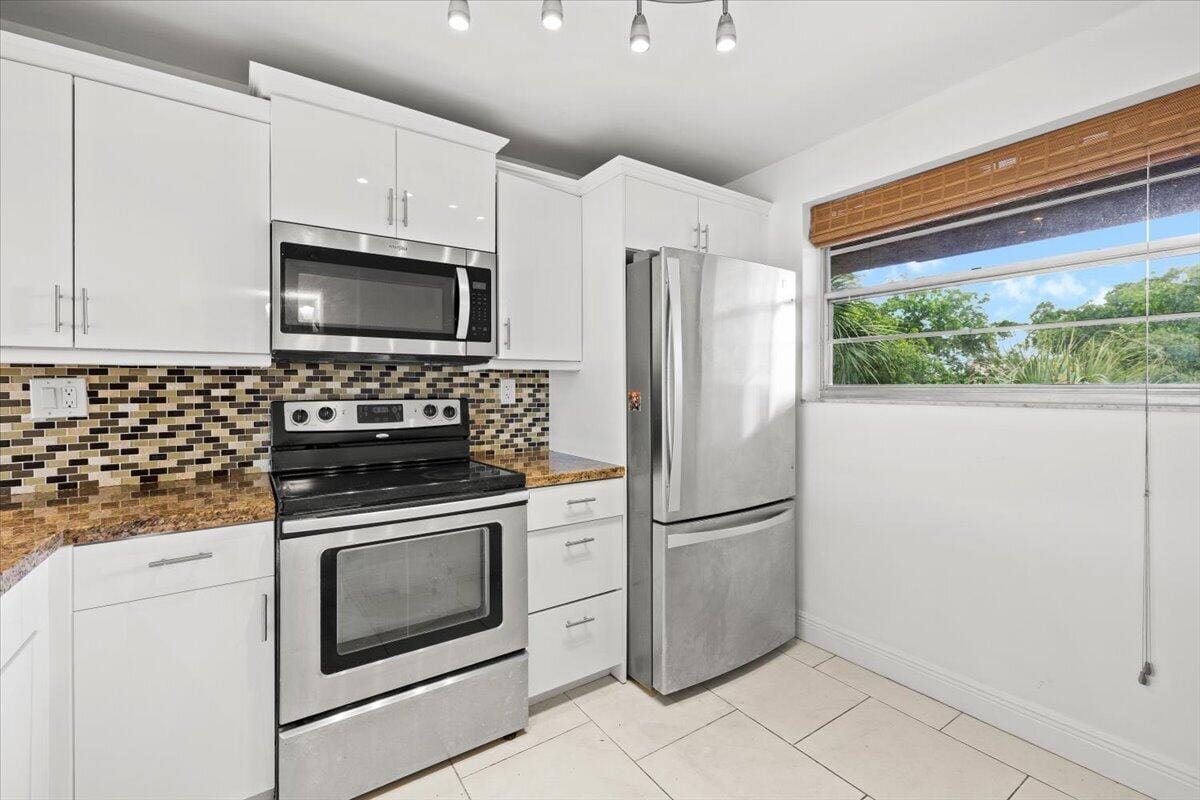 1831 Sabal Palm Drive 403 — photo 5