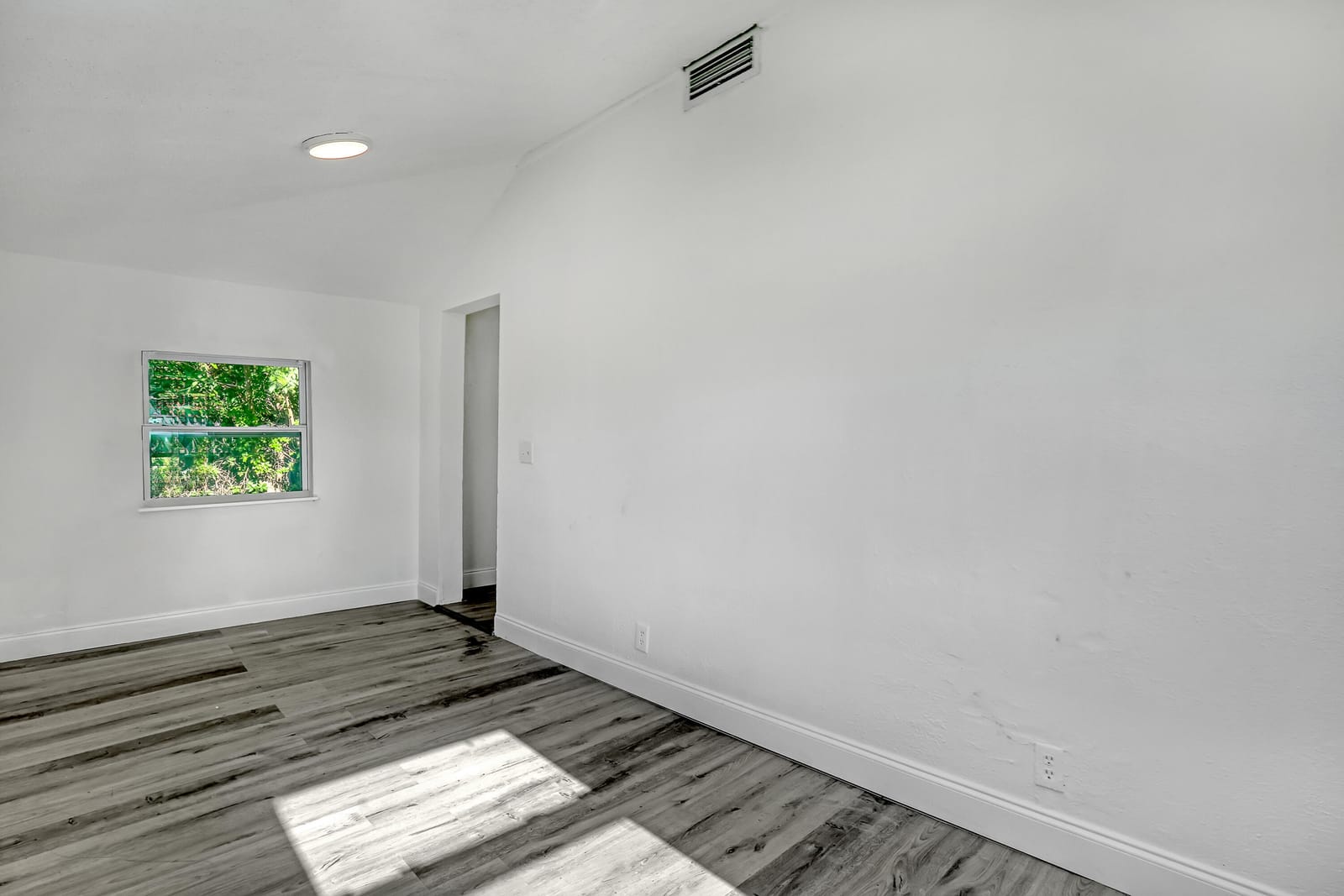 180 W 15th Street — photo 7