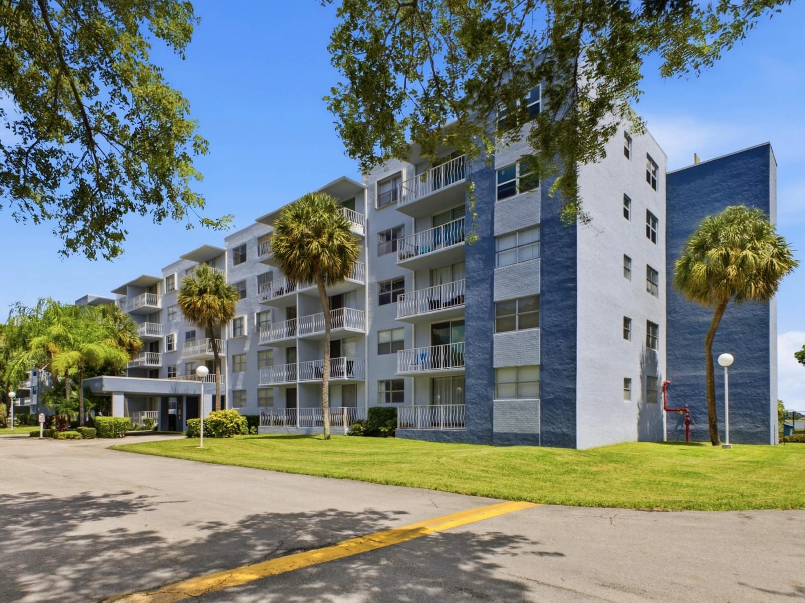 480 Executive Center Drive 1C — photo 1