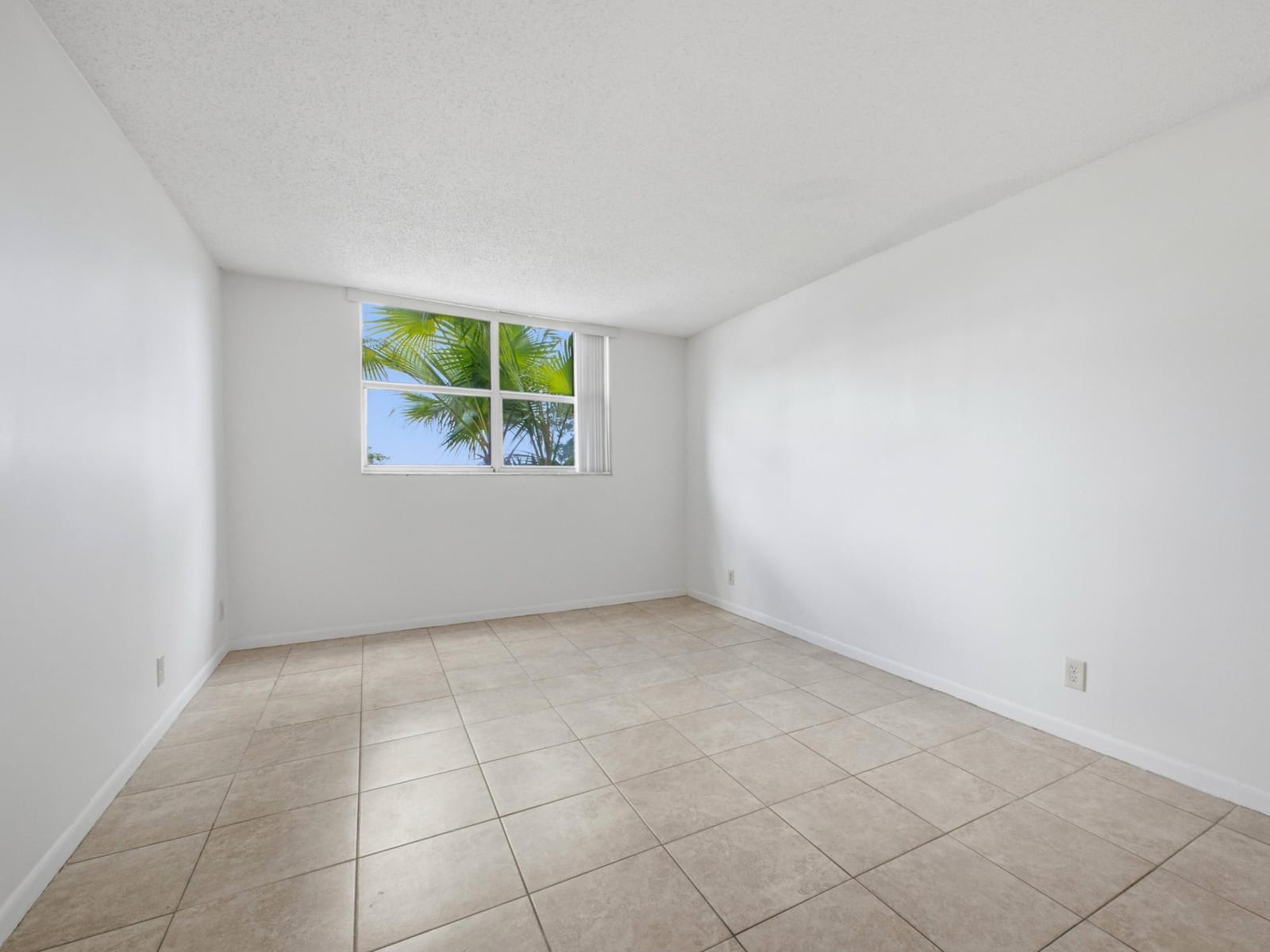 480 Executive Center Drive 1C — photo 11