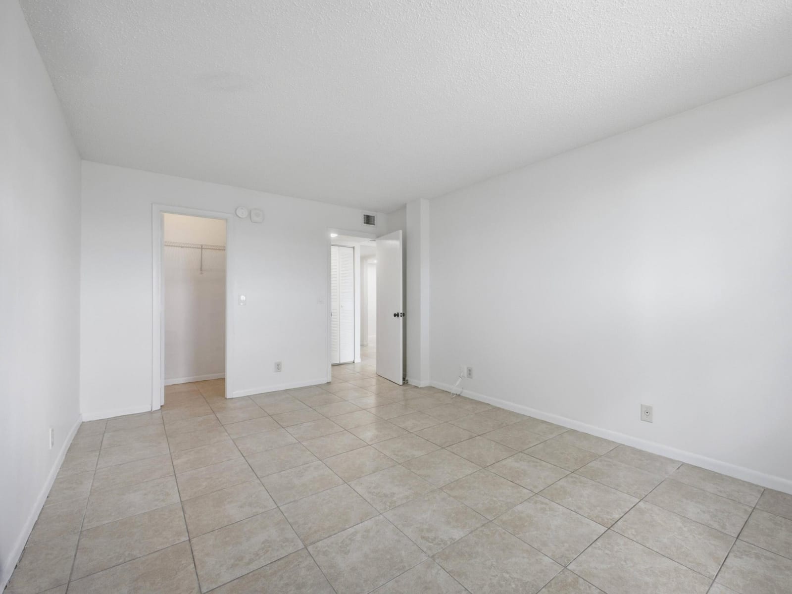 480 Executive Center Drive 1C — photo 12
