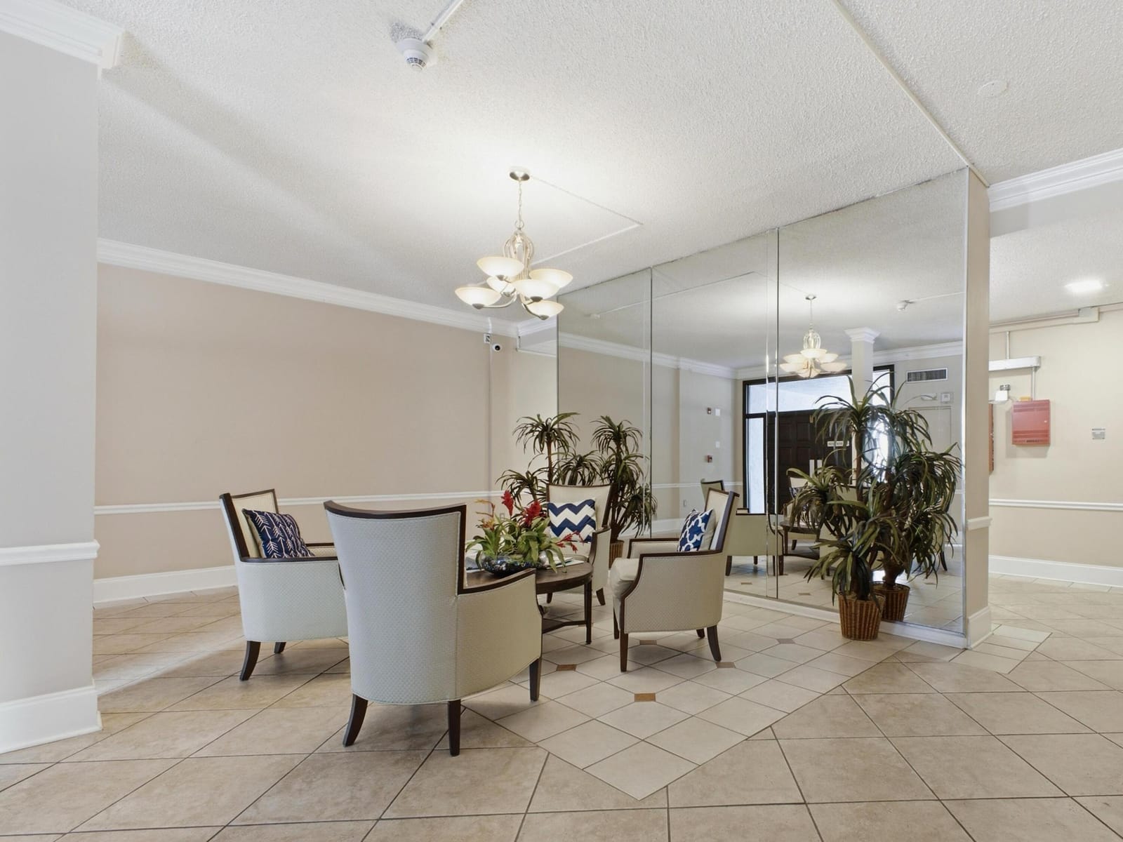 480 Executive Center Drive 1C — photo 3