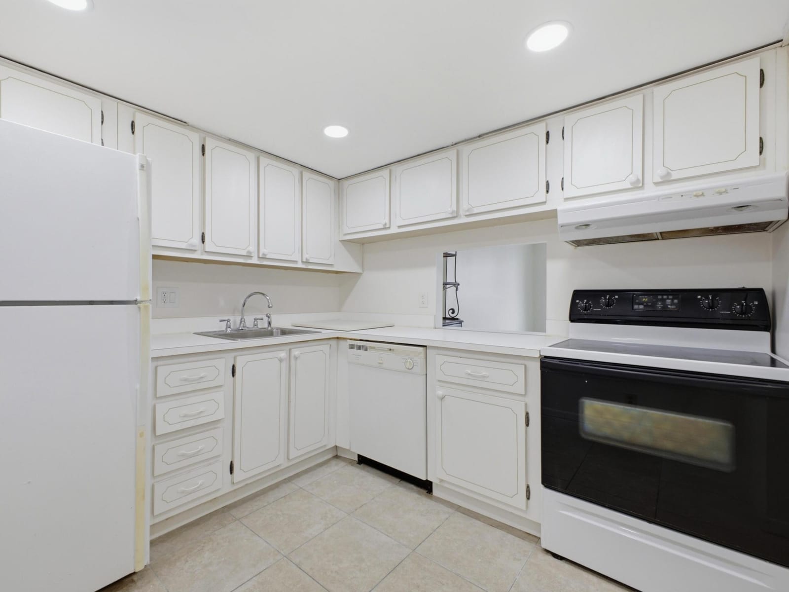 480 Executive Center Drive 1C — photo 8