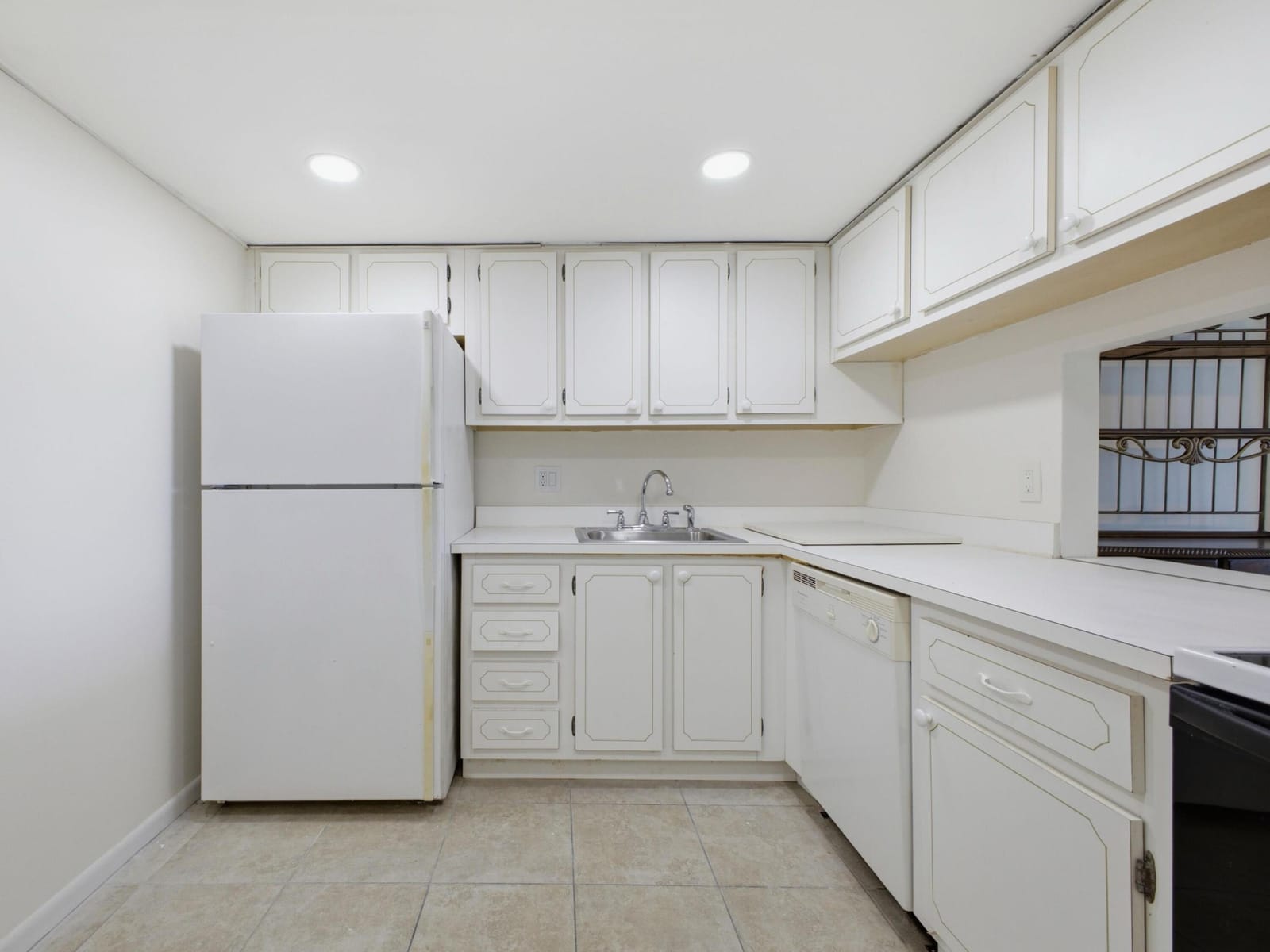 480 Executive Center Drive 1C — photo 9