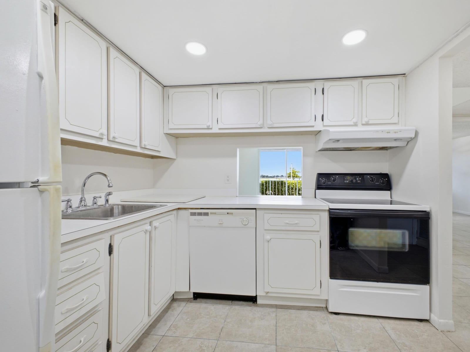 480 Executive Center Drive 1C — photo 10