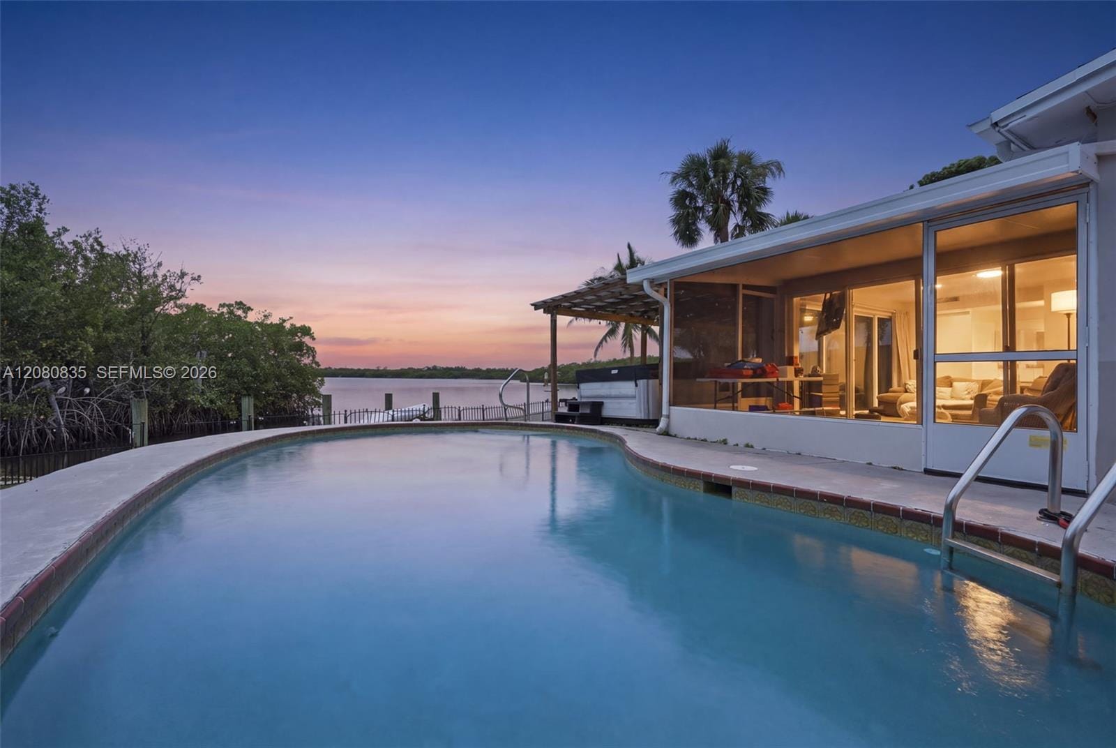 70 SW Hideaway Place — photo 2