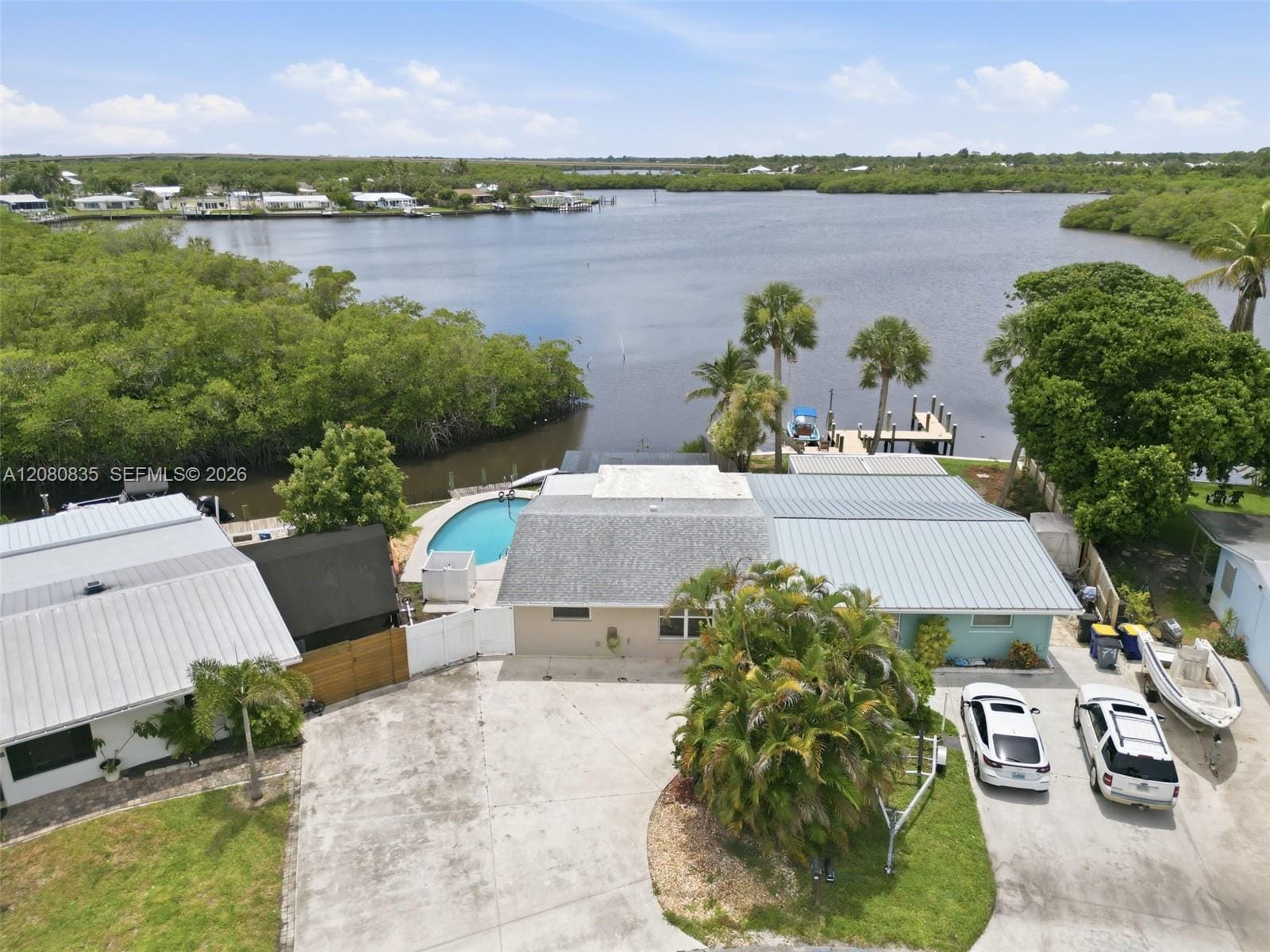 70 SW Hideaway Place — photo 4