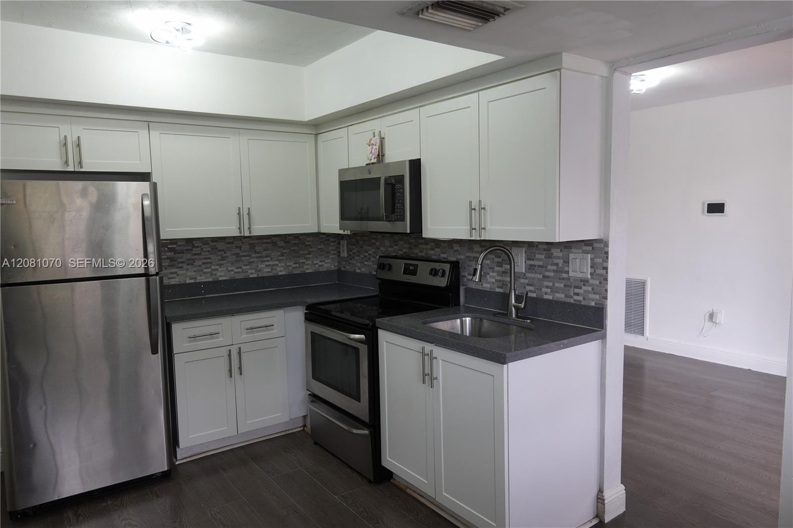 2081 Utopia Drive — photo 8