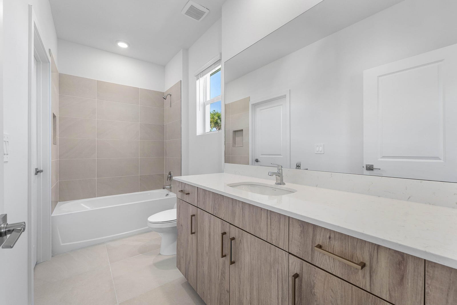 157 LAKESIDE LANDING Court, Royal Palm Beach, FL 33411 photo 29