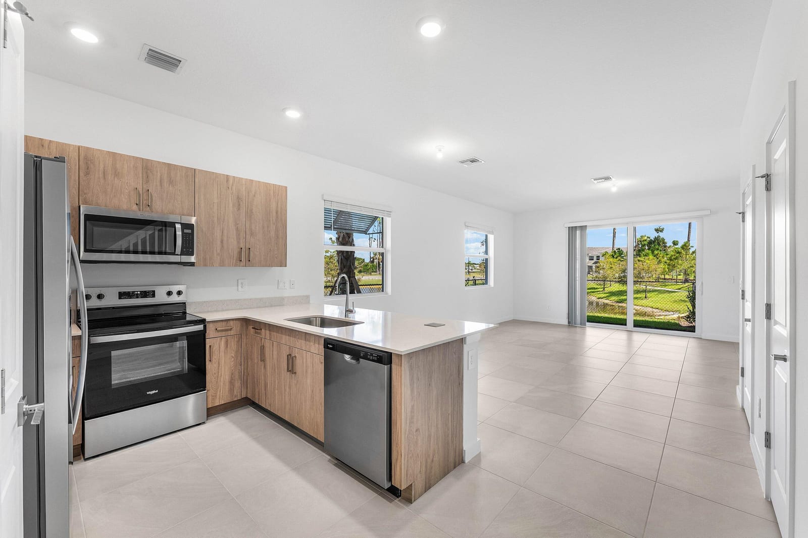 157 LAKESIDE LANDING Court — photo 4