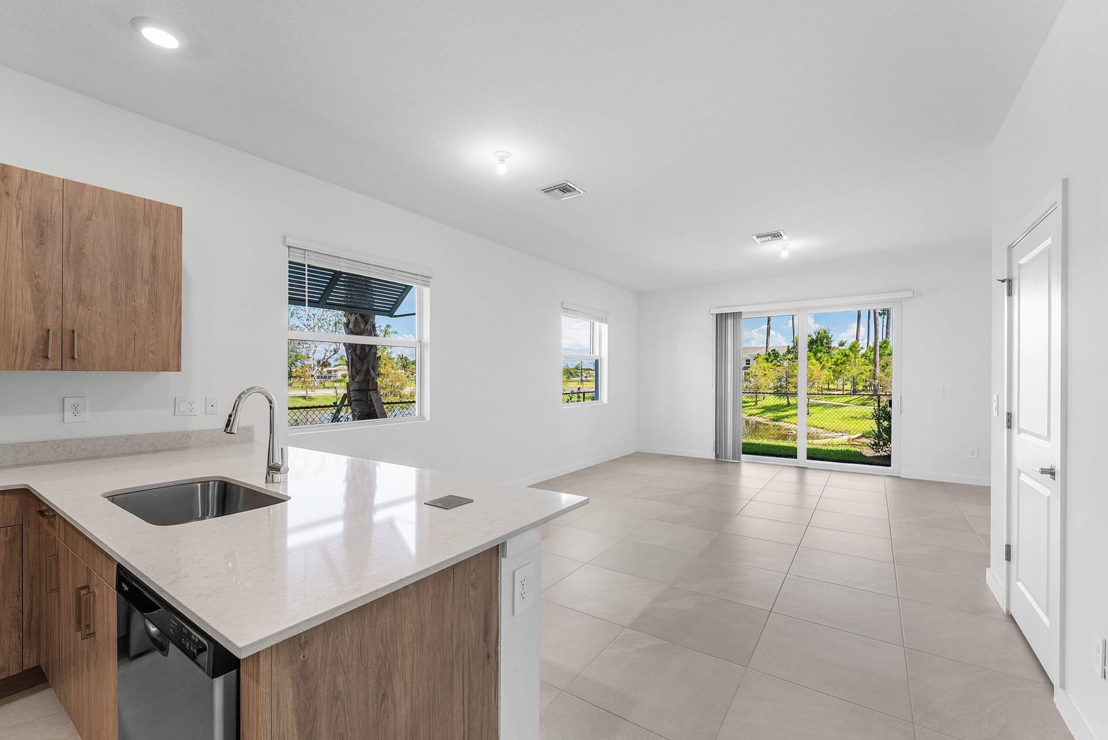 157 LAKESIDE LANDING Court — photo 9