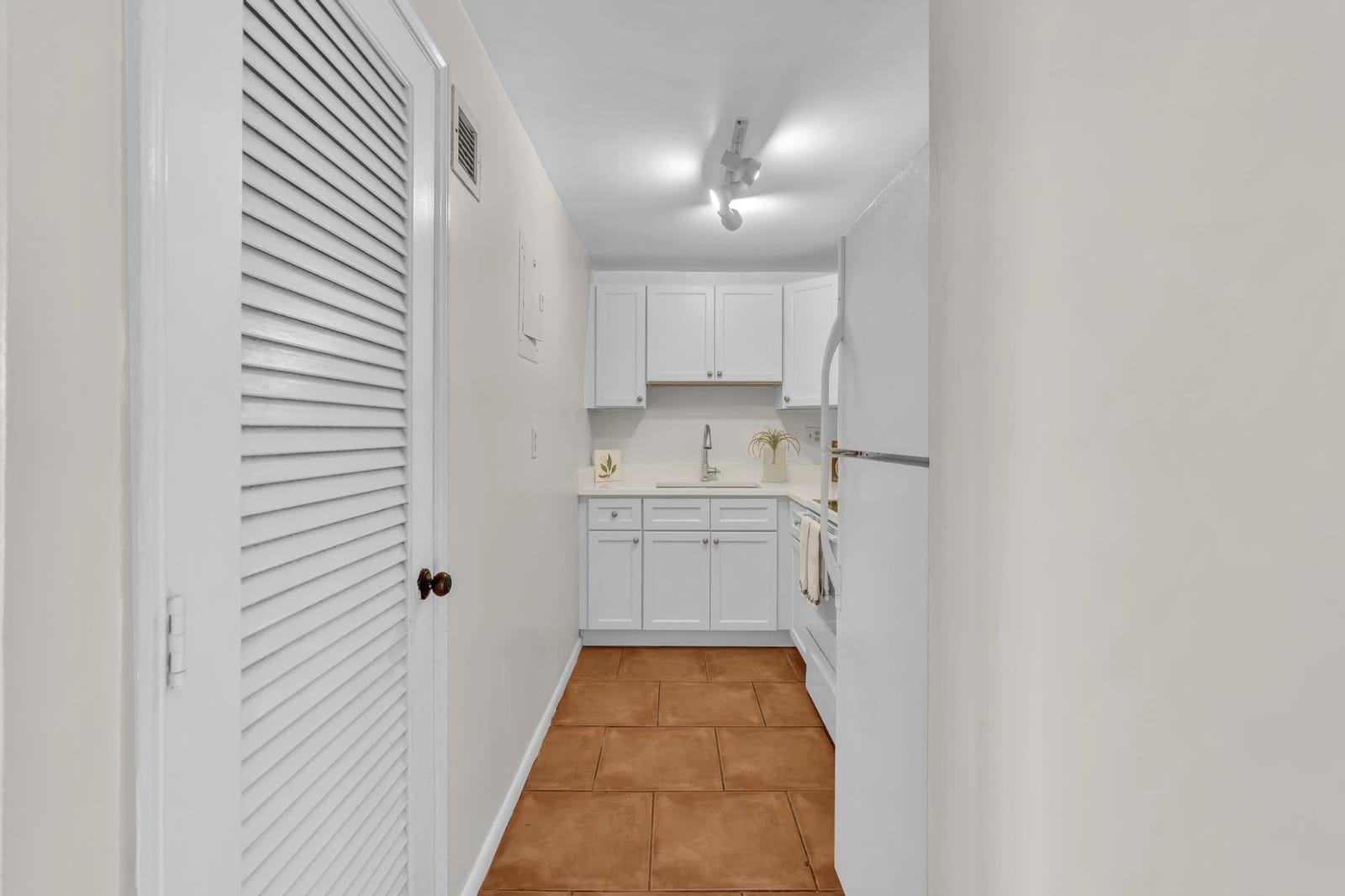 900 NE 18th Avenue 803 — photo 12