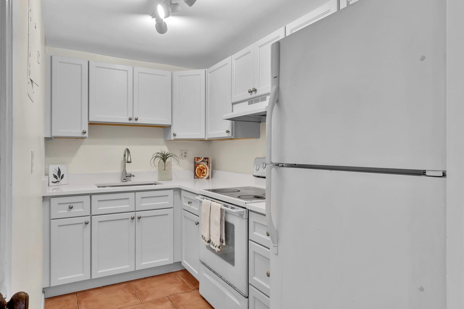 900 NE 18th Avenue 803 — photo 10