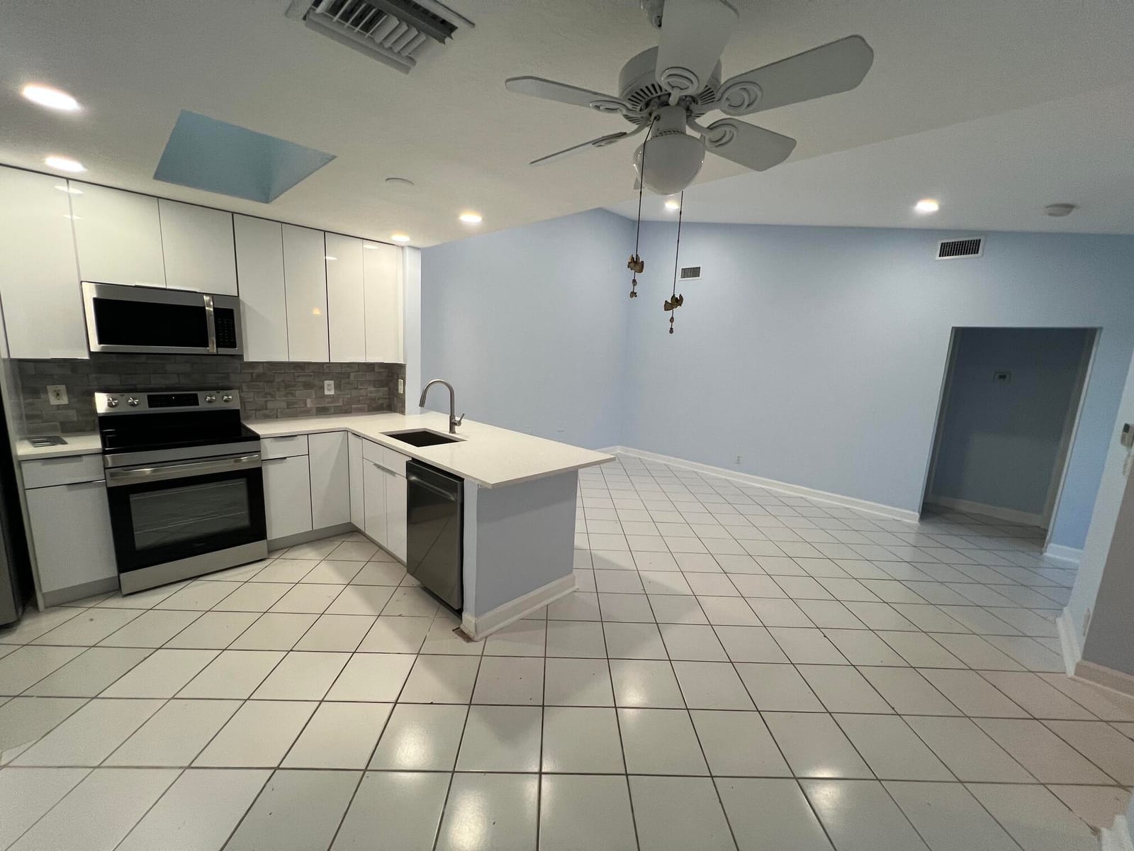 3602 WATERVIEW Circle — photo 3