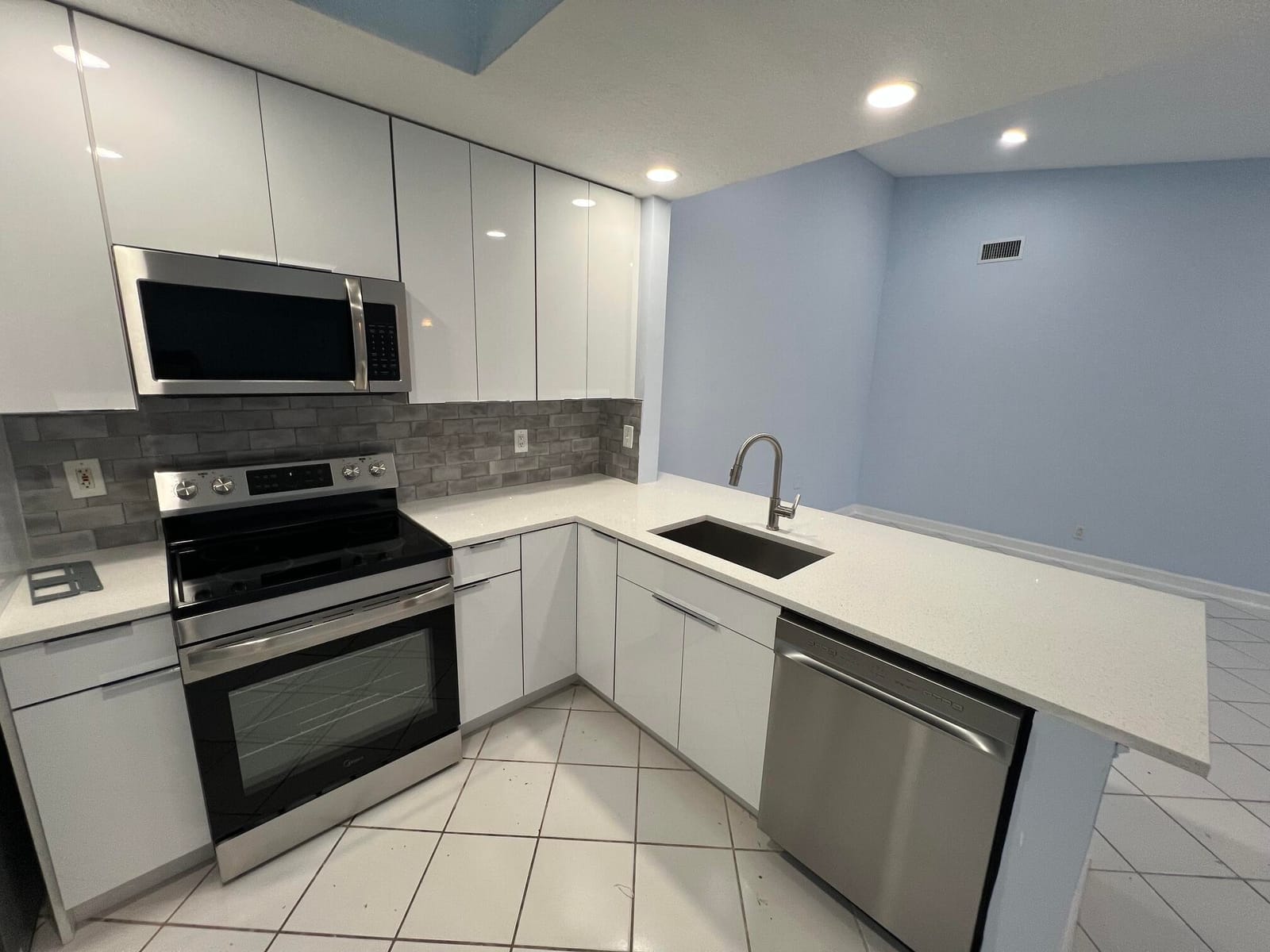 3602 WATERVIEW Circle — photo 4