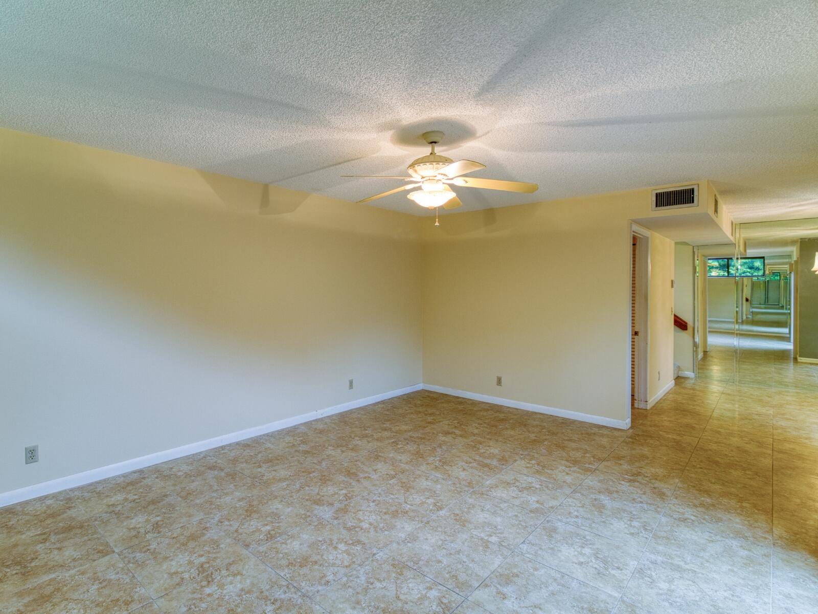 23078 Oxford Place Apt D — photo 8