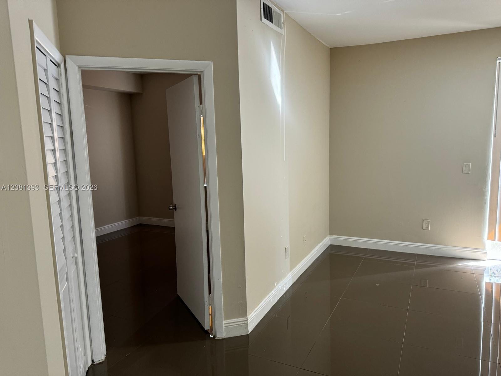 18324 NW 68th Avenue B, Hialeah, FL 33015