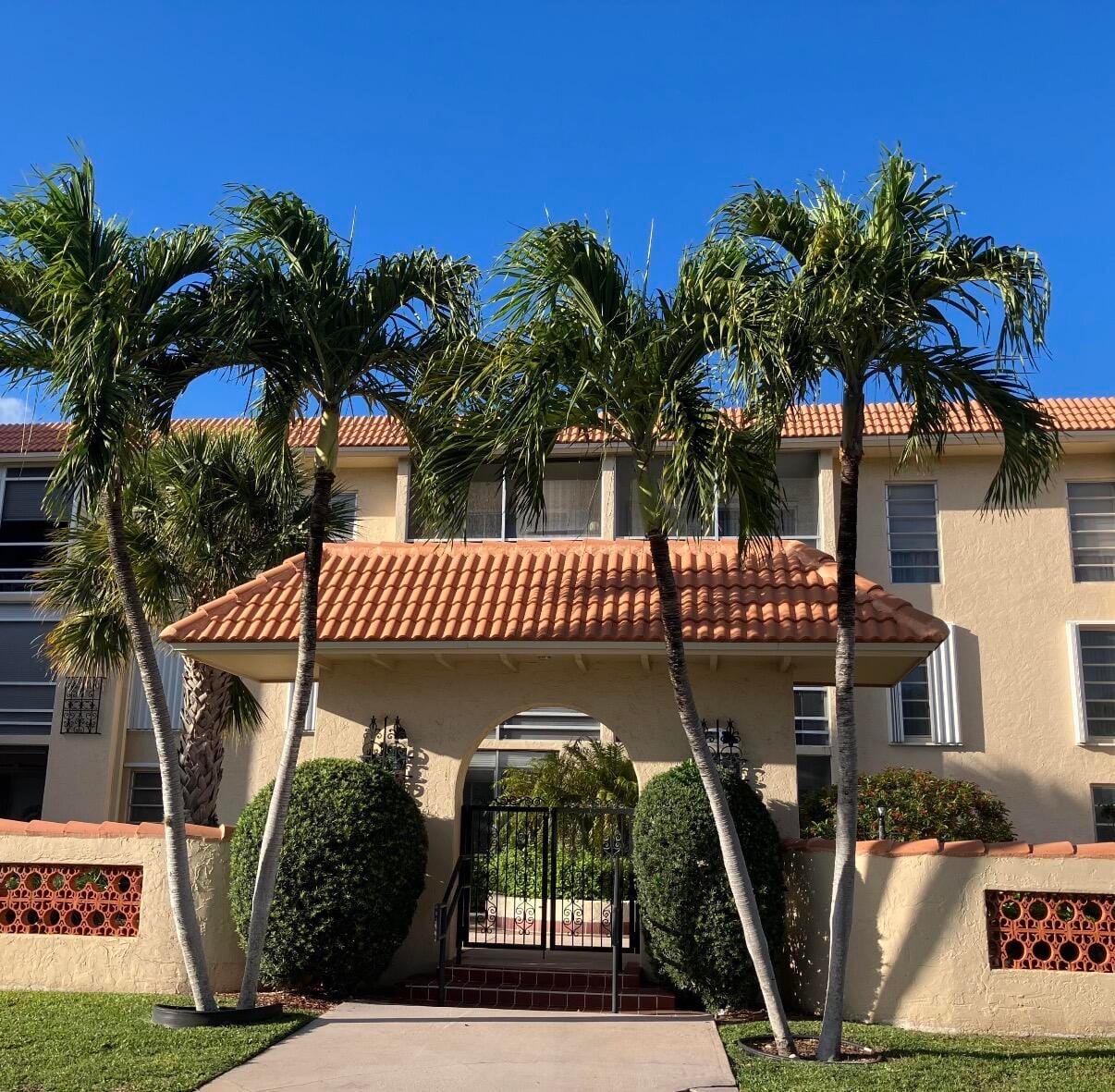 371 SW 8TH 0011 — photo 8