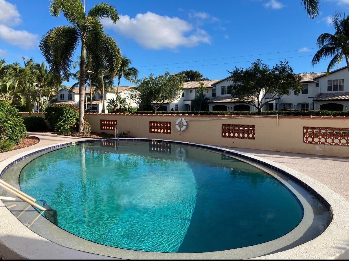 371 SW 8TH 0011 — photo 9