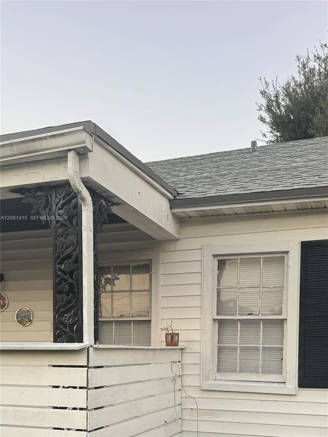 3271 NW Rear Studio) 15th Street, Miami, FL 33125