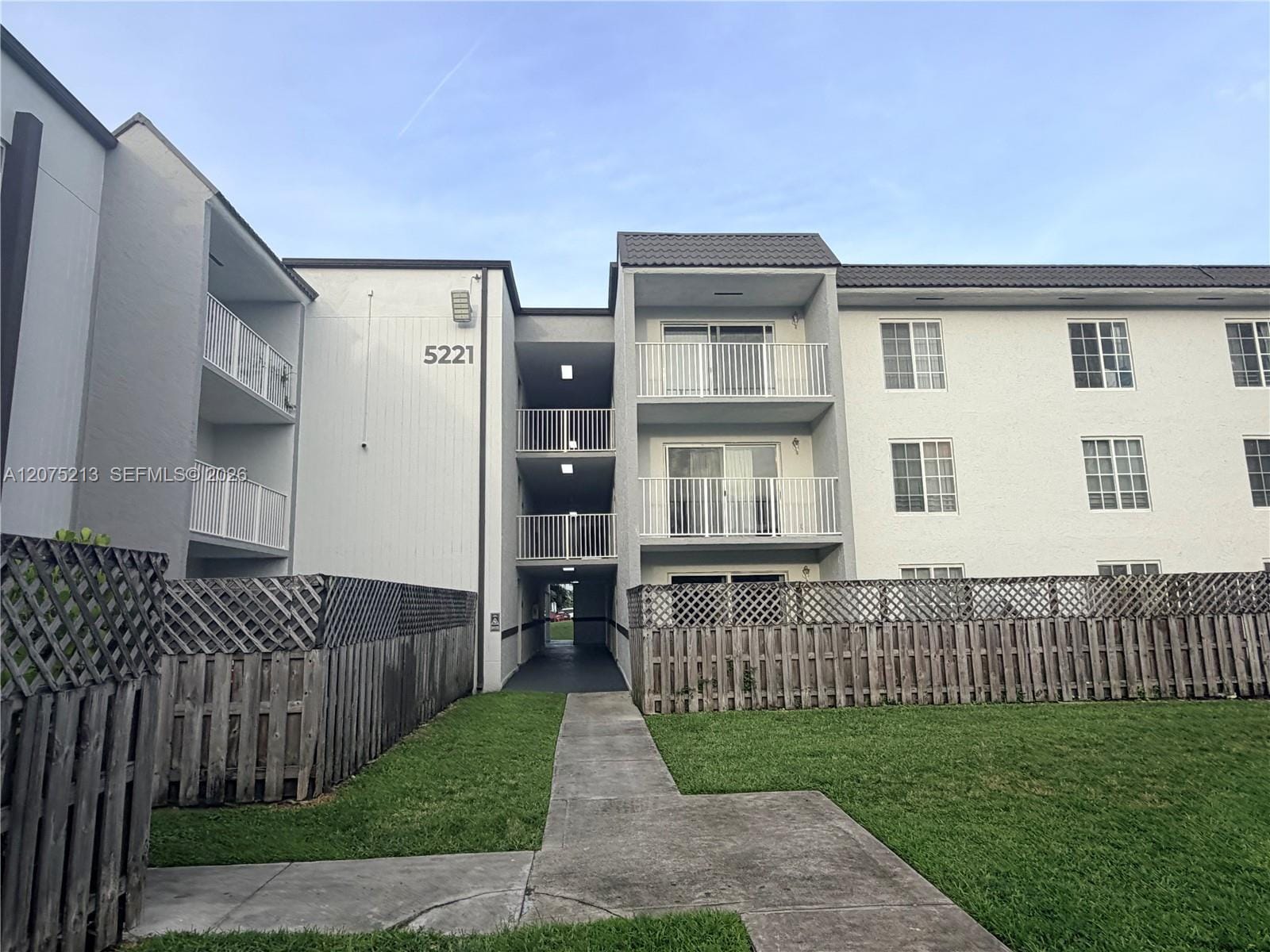 5221 Geneva Way 201, Doral, FL 33166