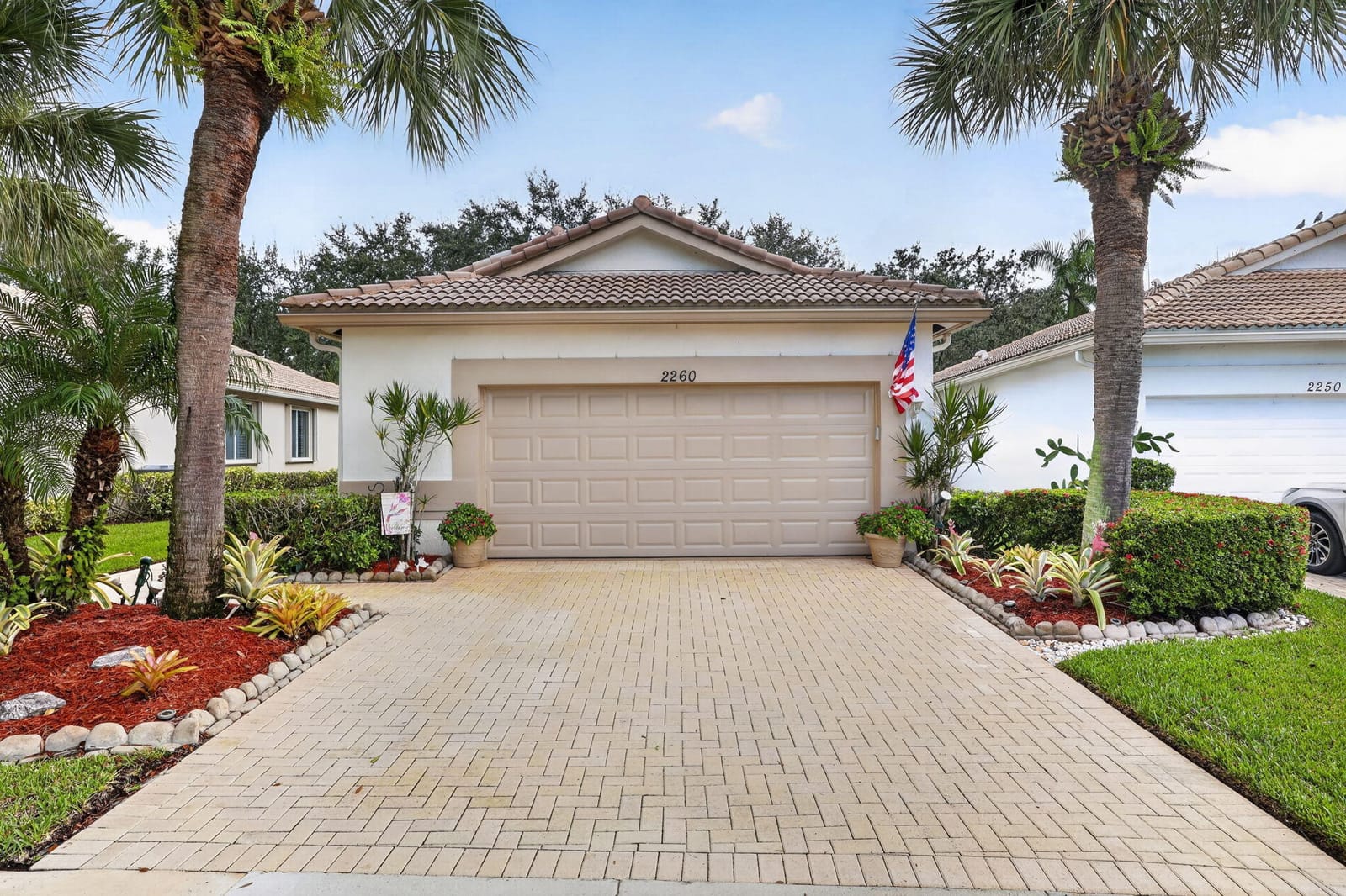 2260 Sapphire Circle — photo 2