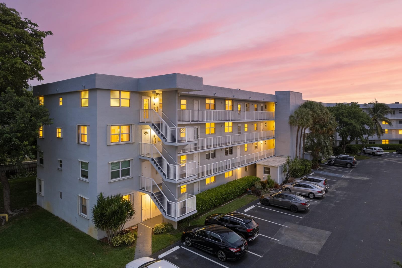 113 ROYAL PARK Drive 4A, Oakland Park, FL 33309