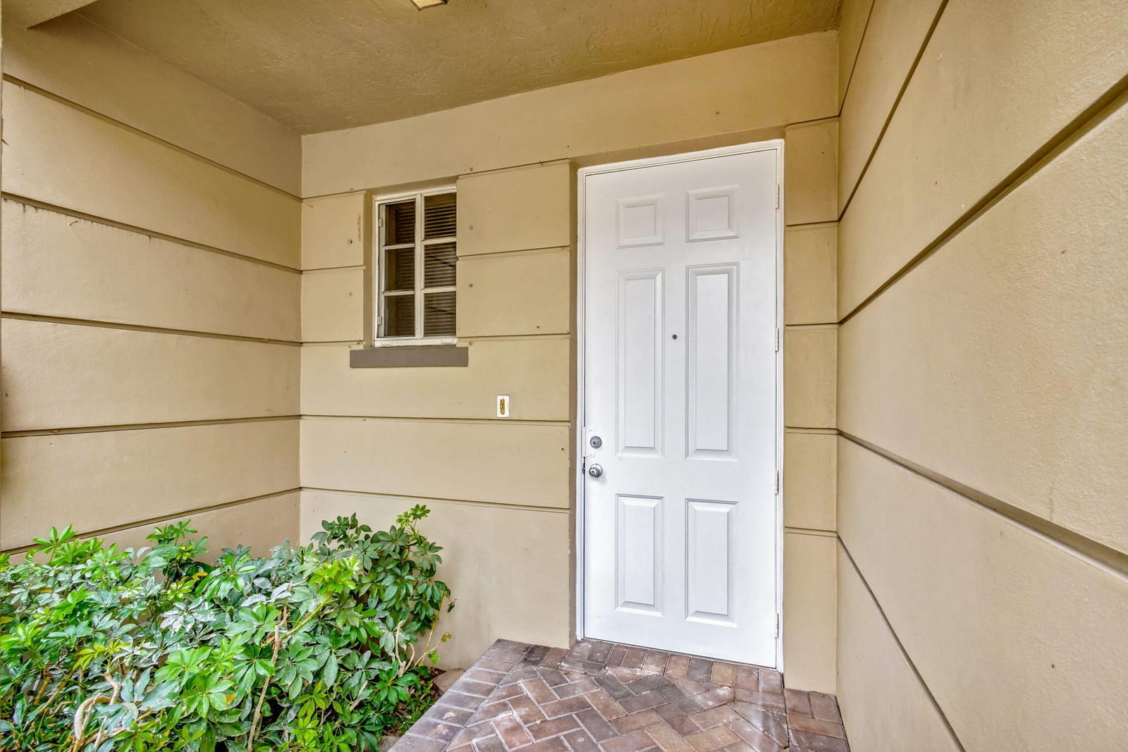 1302 LUCAYA Drive — photo 2