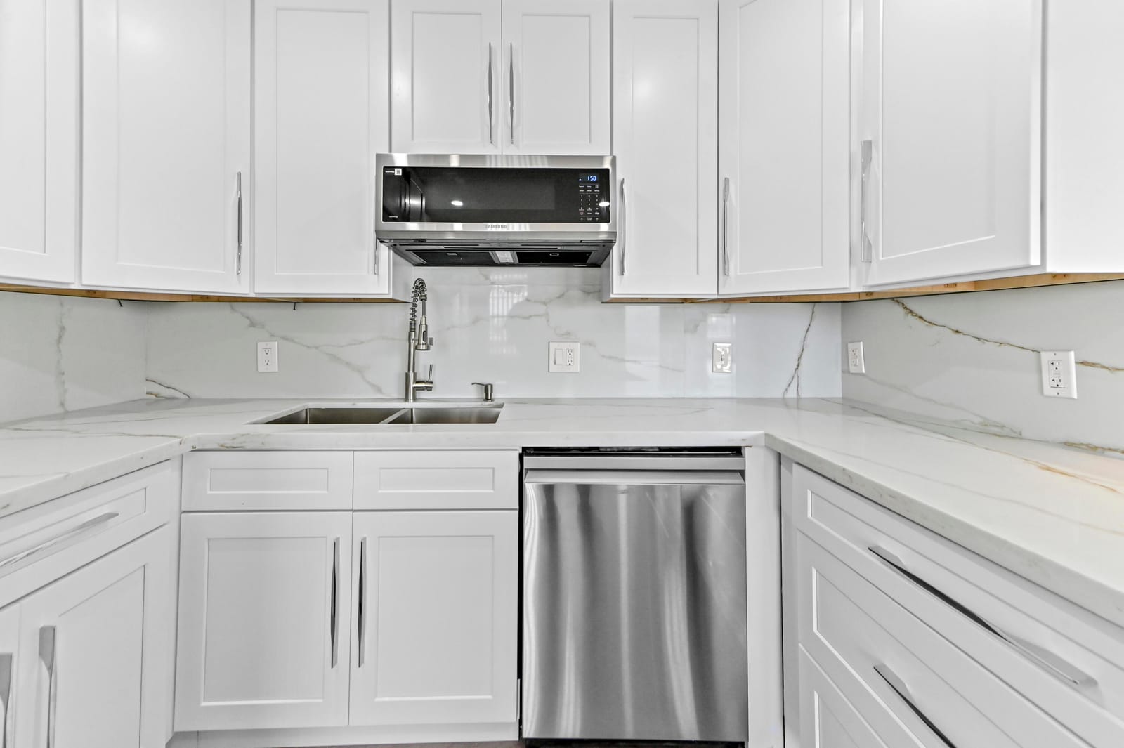 4055 Wolverton C — photo 12