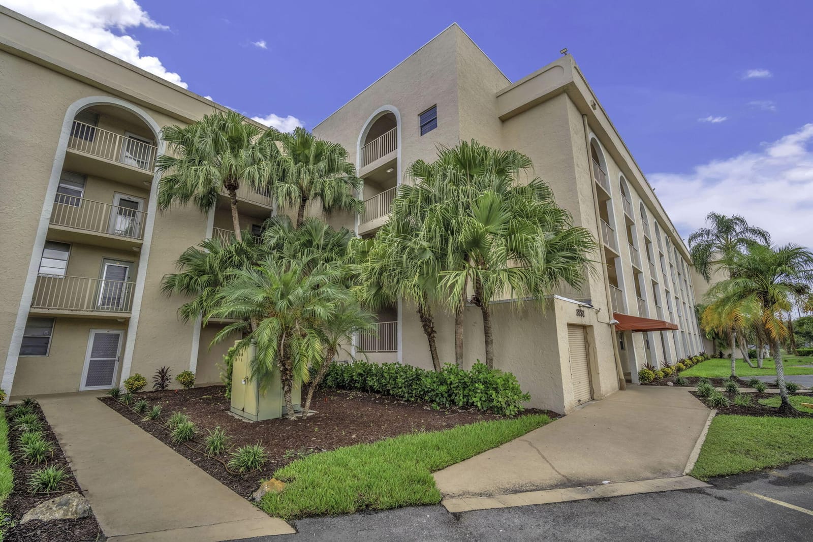 3231 Holiday Springs Boulevard 306, Margate, FL 33063