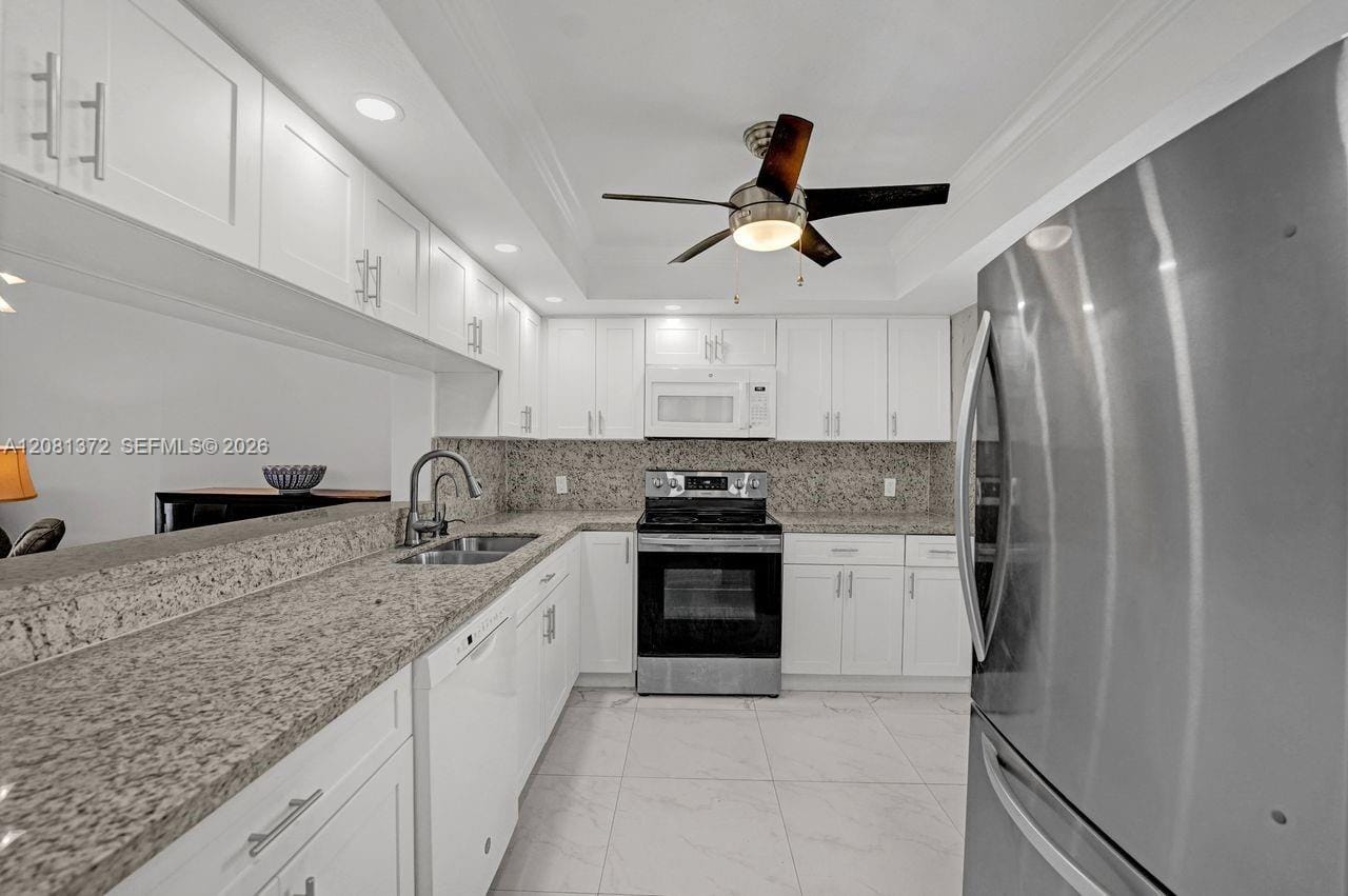 170 SE 5th Avenue 405 — photo 3