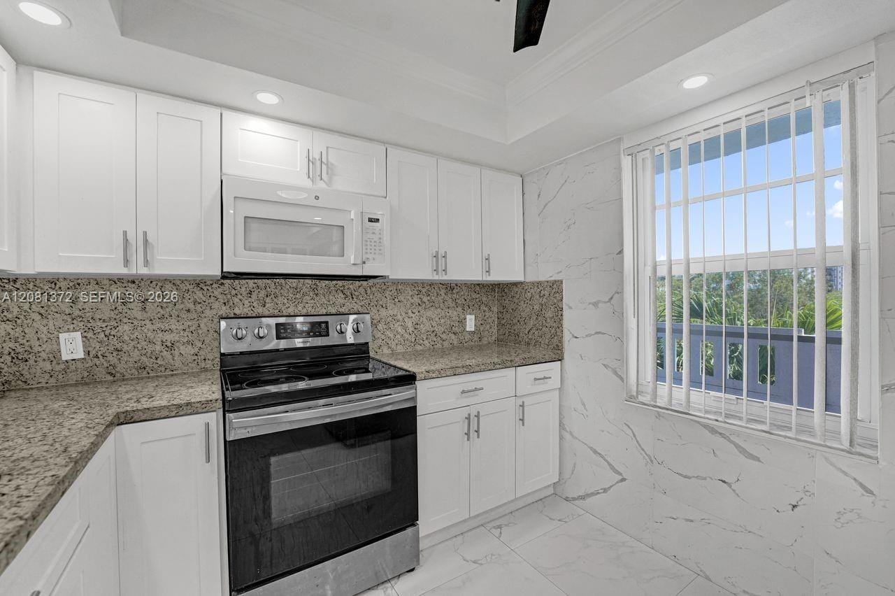170 SE 5th Avenue 405 — photo 5