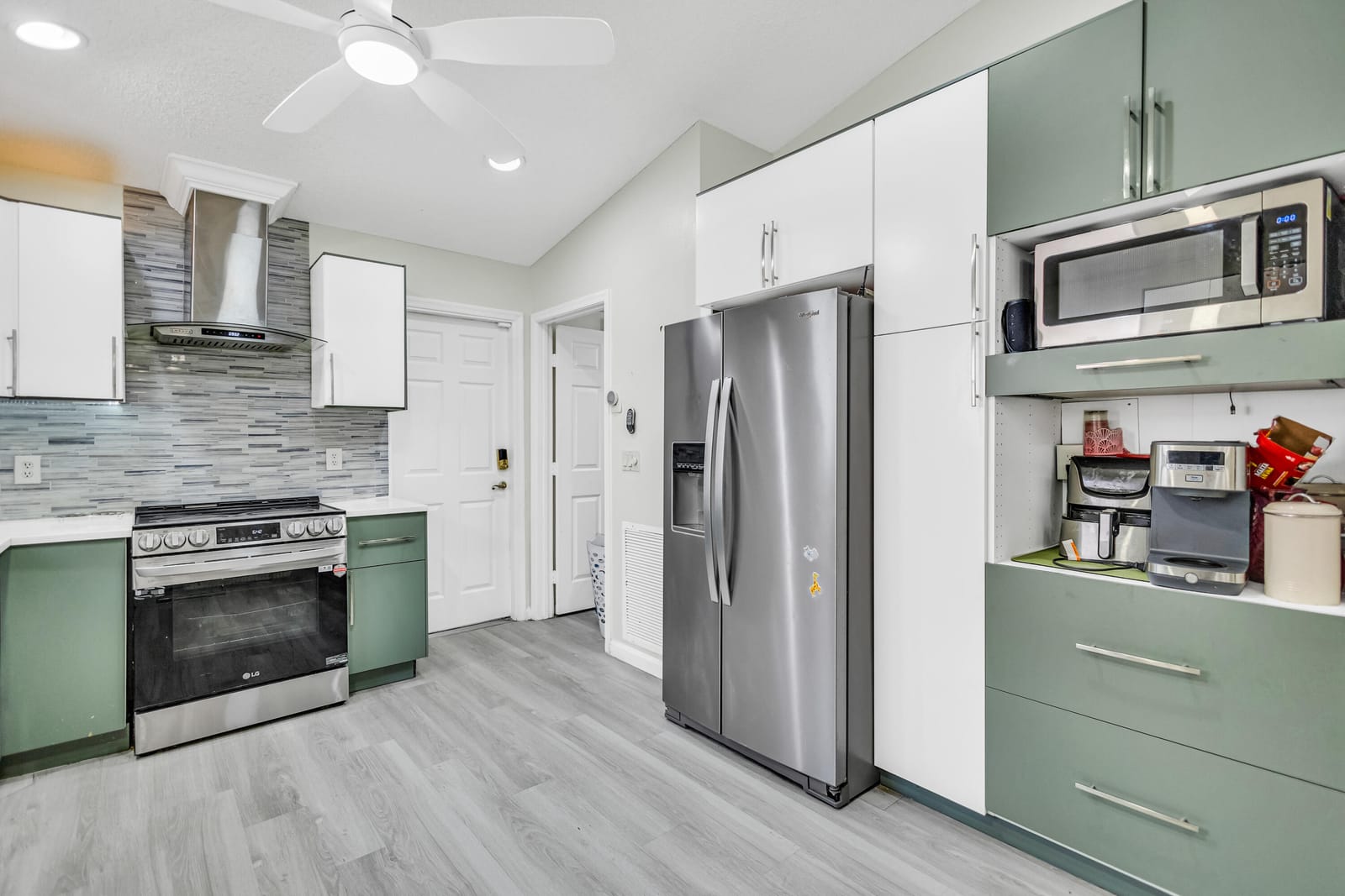 1066 Island Manor Drive — photo 12