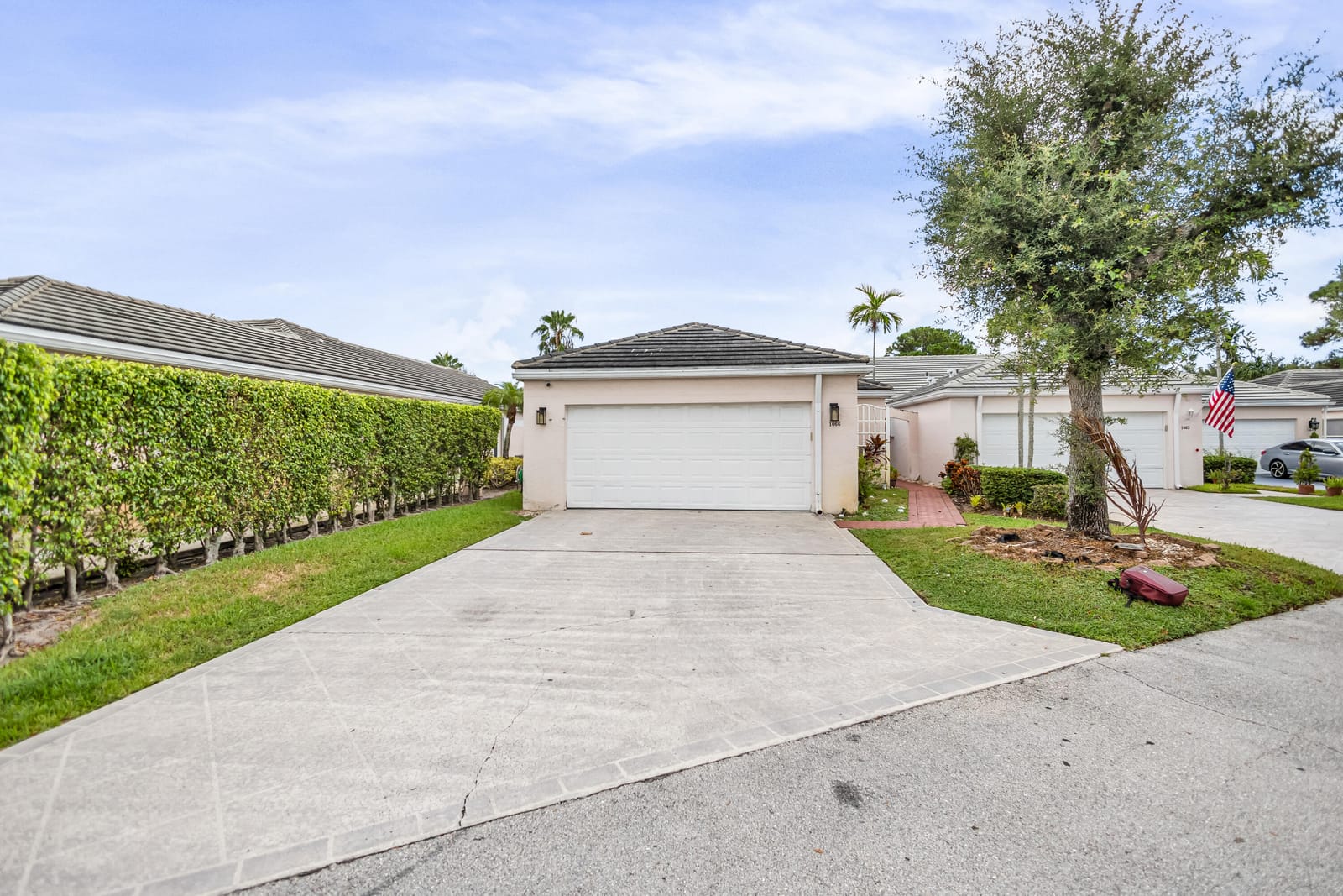 1066 Island Manor Drive — photo 4