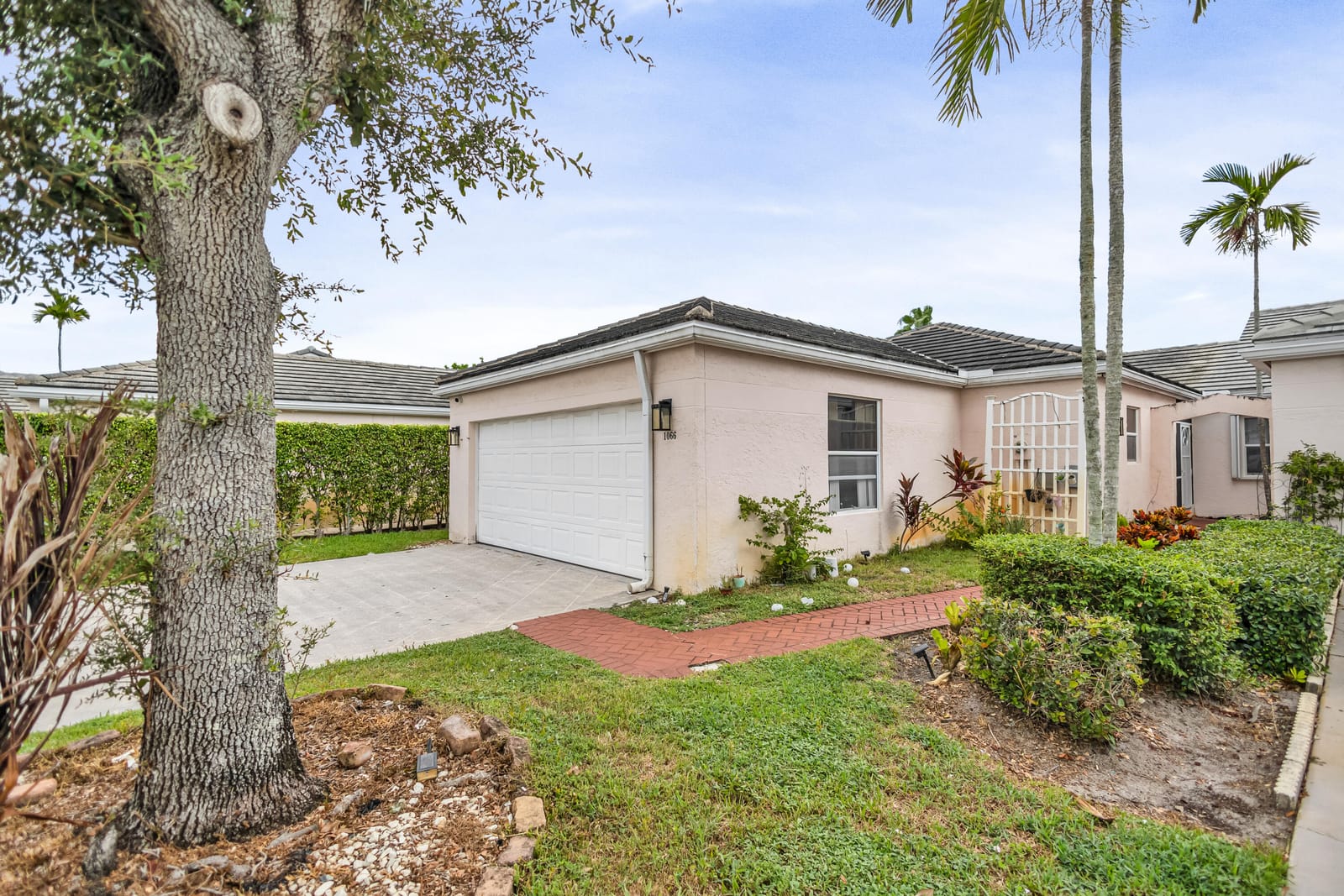 1066 Island Manor Drive — photo 5