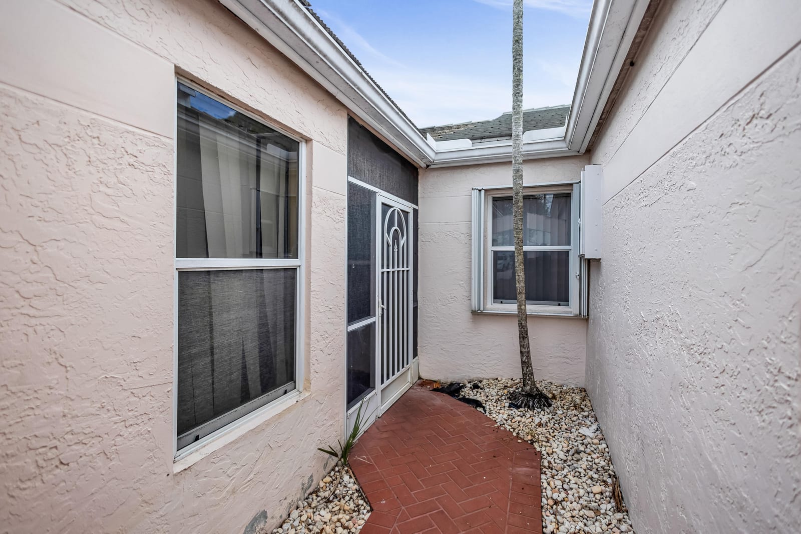 1066 Island Manor Drive — photo 6