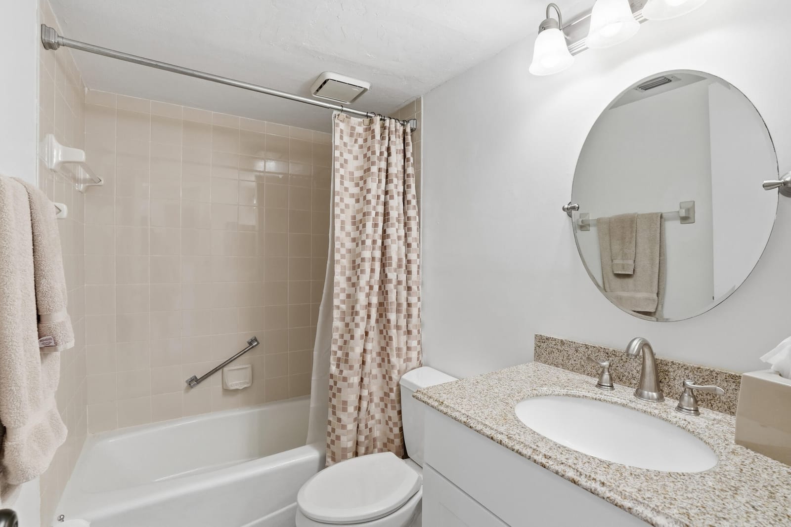 8402 Estero Boulevard Apt 405 — photo 5