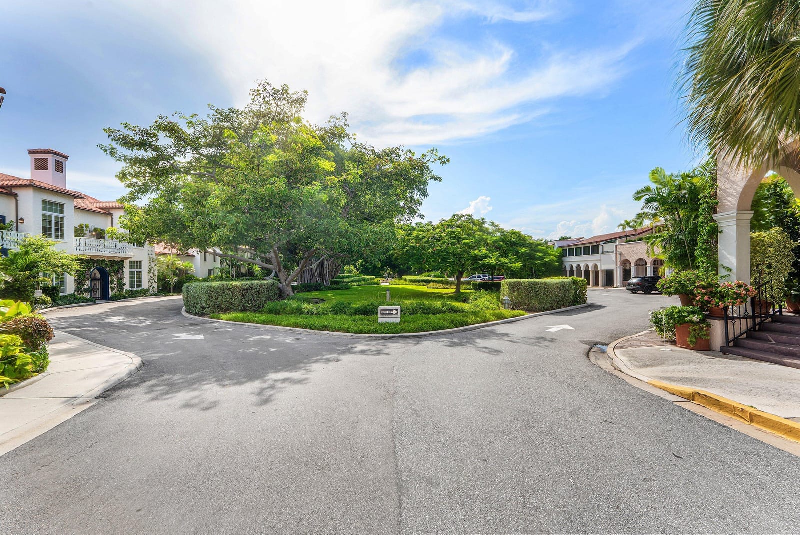 215 PHIPPS Plaza 2, Palm Beach, FL 33480 photo 1