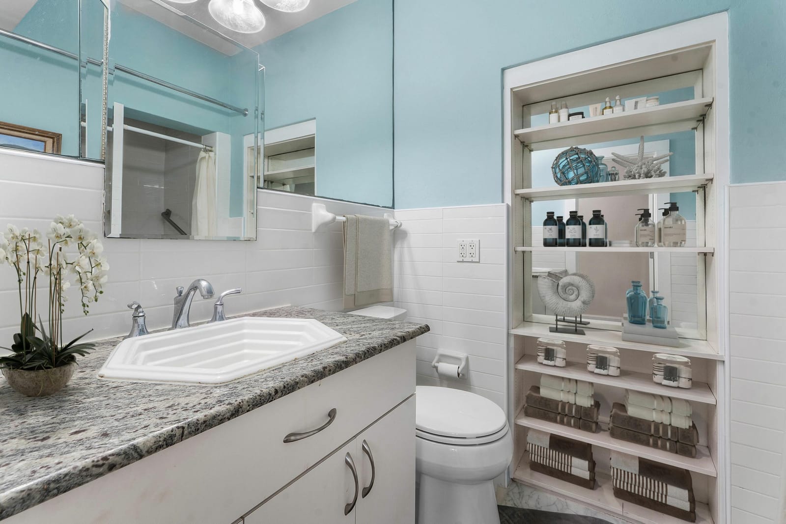 215 PHIPPS Plaza 2, Palm Beach, FL 33480 photo 11
