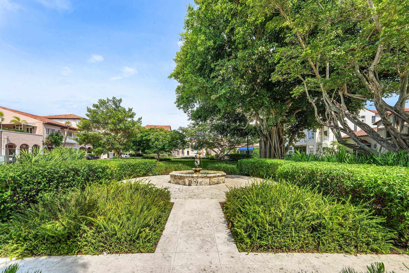 215 PHIPPS Plaza 2, Palm Beach, FL 33480 photo 16