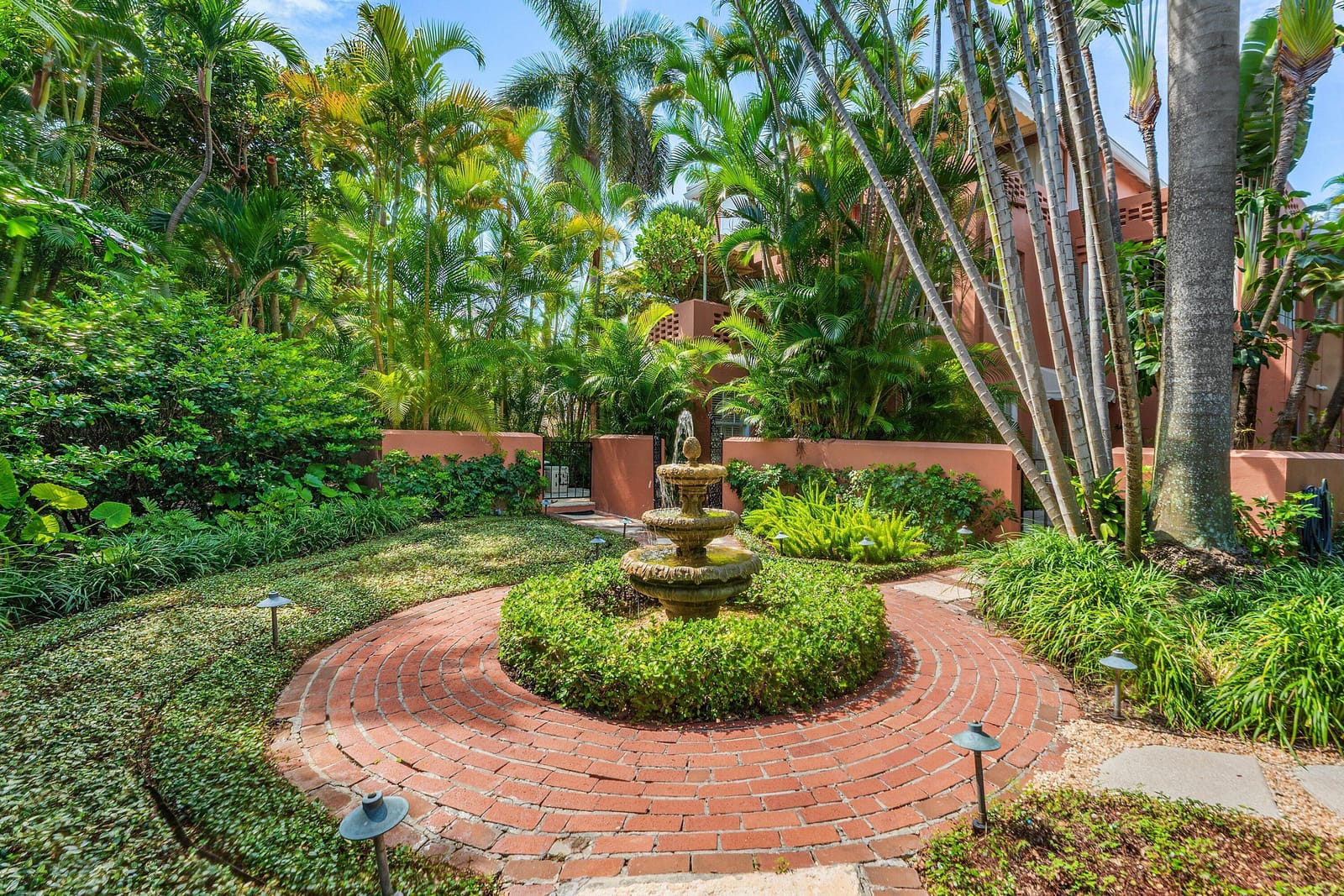 215 PHIPPS Plaza 2, Palm Beach, FL 33480 photo 3