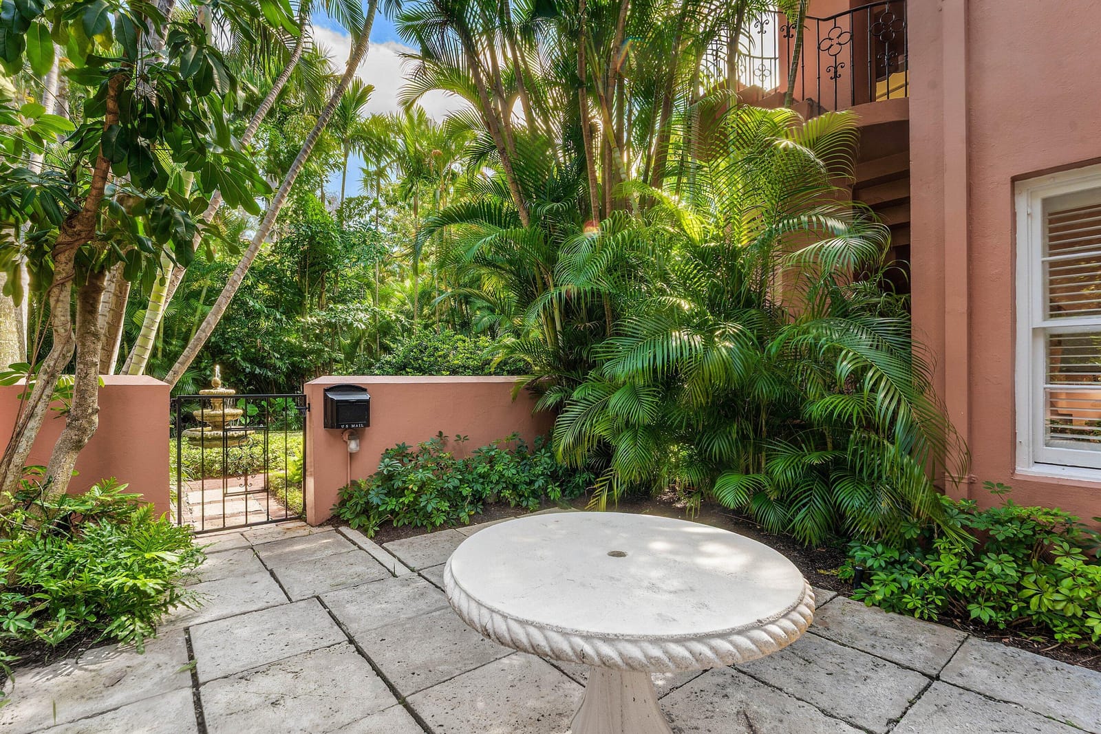 215 PHIPPS Plaza 2, Palm Beach, FL 33480 photo 4