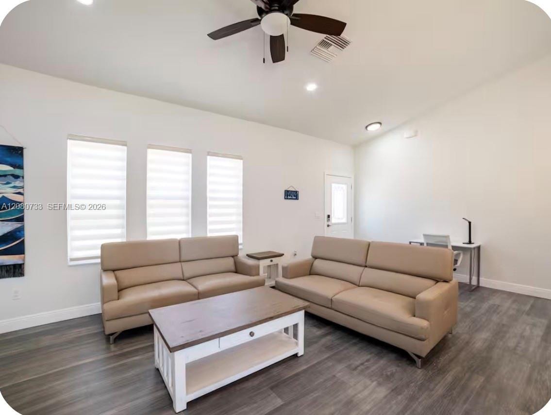 812 Lake Betty Drive — photo 3