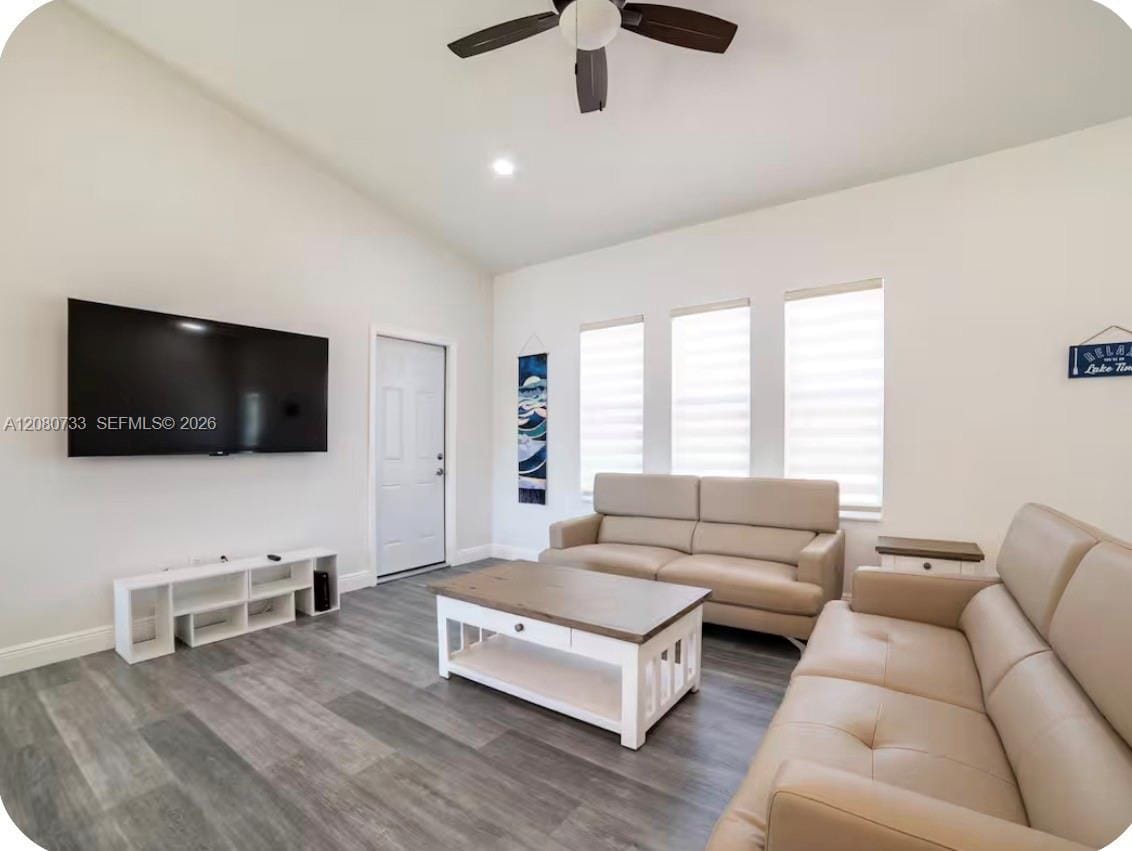 812 Lake Betty Drive — photo 4