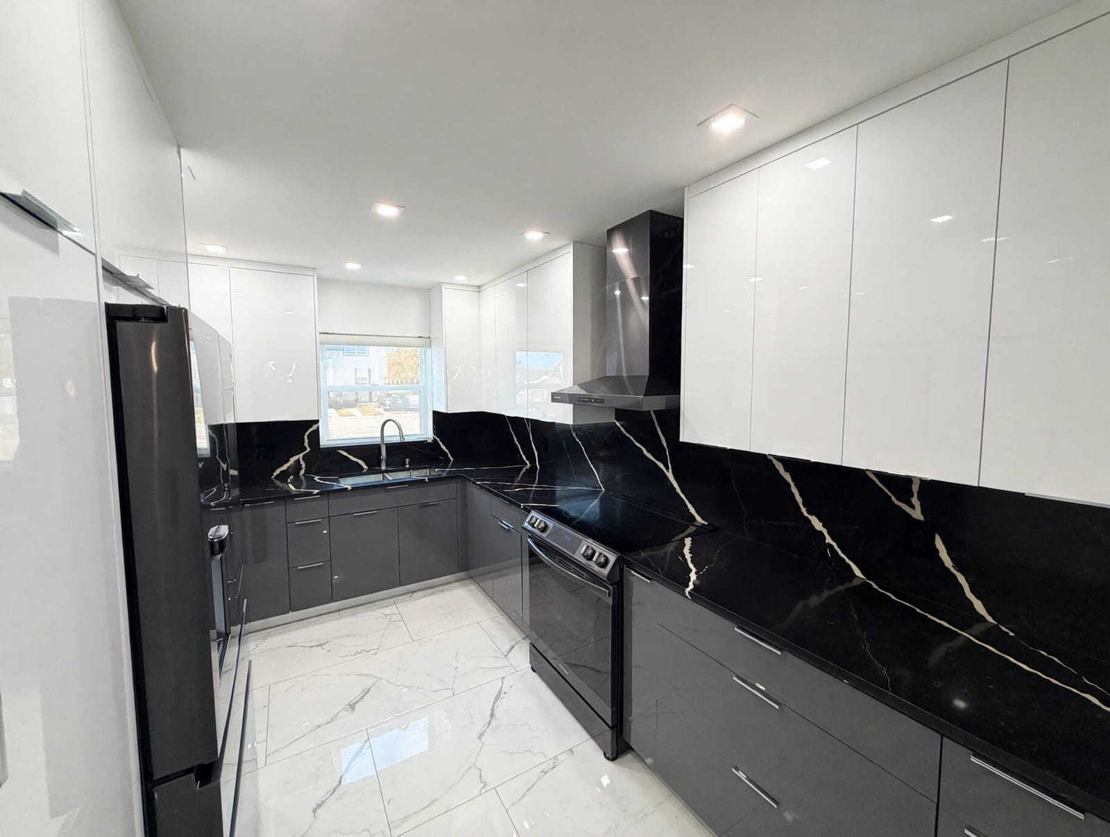 9054 NW 35TH Place, Sunrise, FL 33351 photo 2