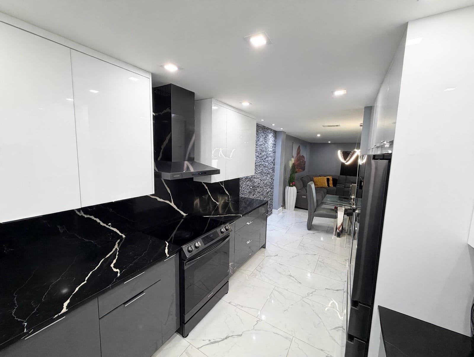 9054 NW 35TH Place, Sunrise, FL 33351 photo 4