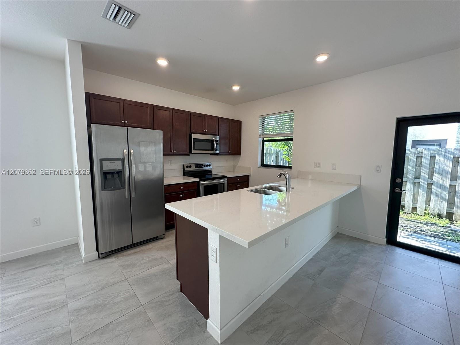 1602 SW 28th Court — photo 4