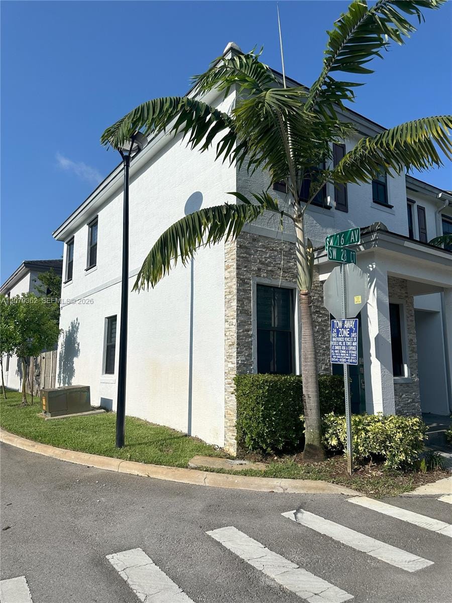 1602 SW 28th Court