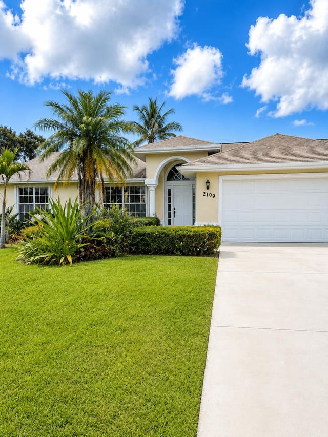 2109 SE Genoa Street, sold in Port St Lucie Section  31, Port St Lucie, FL